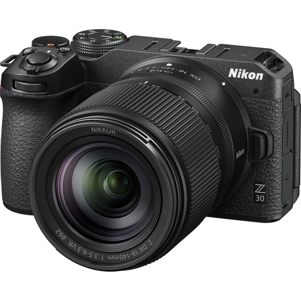 Nikon Z30 + Z DX 18-140mm/3,5-6,3 VR