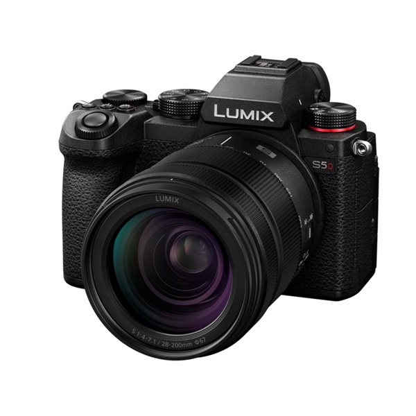 Panasonic Lumix DC-S5D + Lumix S 28-200mm/4-7,1