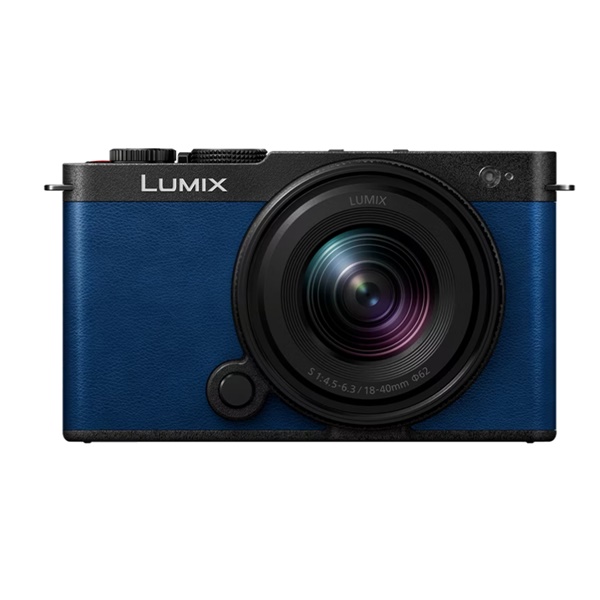 Panasonic DC-S9 + Lumix S 18-40mm/4,5-6,3 Night Blue